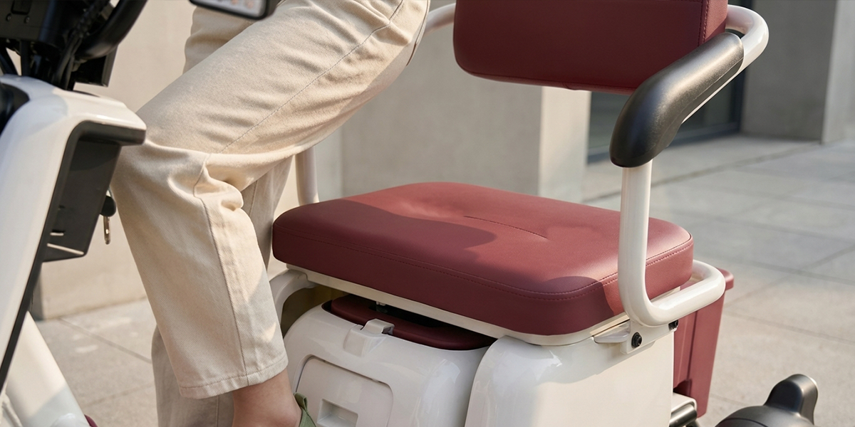 Foldable Seat with Storage Access